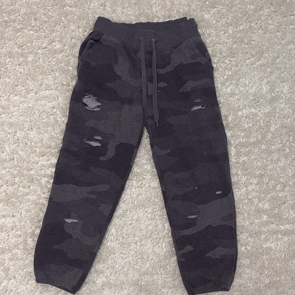 Aeri Camo Distressed Joggers - Picture 2 of 5